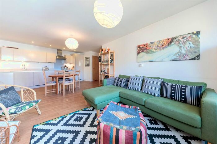 3 Bedroom Flat To Rent In Mildmay Avenue, De Beauvoir Town, N1