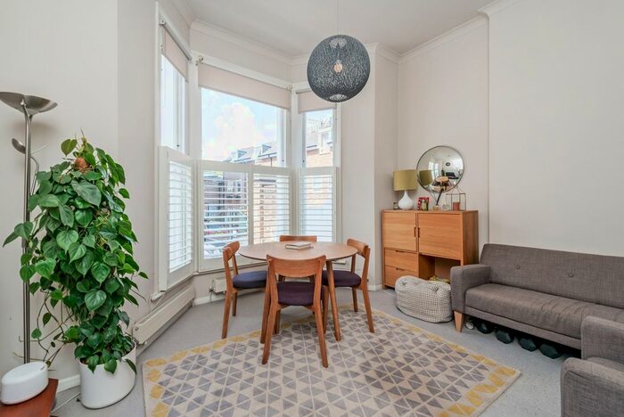 1 Bedroom Flat To Rent In Hatherley Grove, London, W2