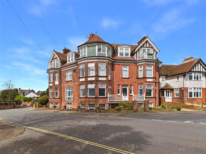 2 Bedroom Apartment For Sale In Hamilton Gardens, Felixstowe, Suffolk, IP11