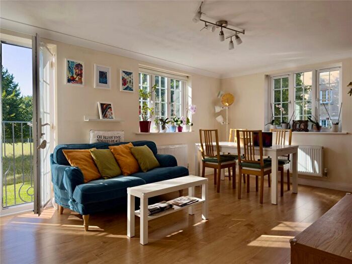 2 Bedroom Apartment For Sale In Medhurst Way, Littlemore, Oxford, OX4