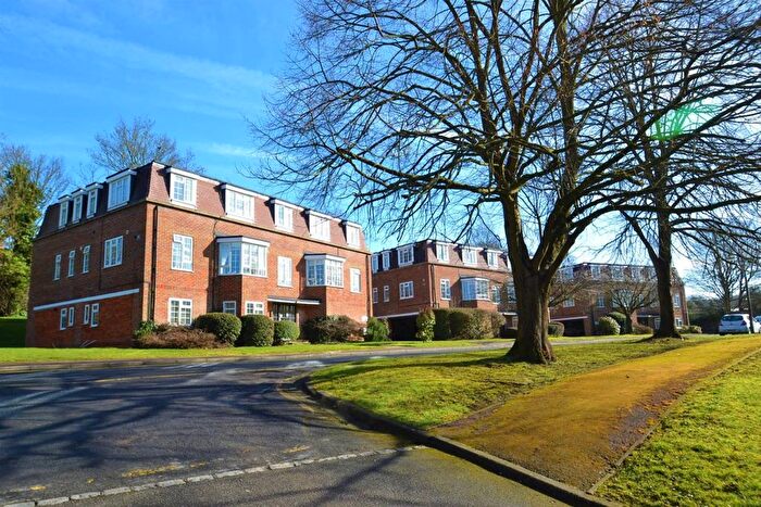 3 Bedroom Flat To Rent In Craigmount, Radlett, Hertfordshire, WD7