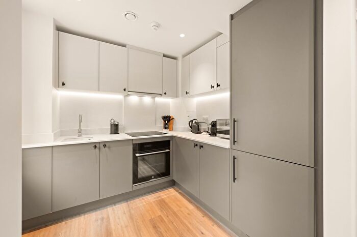 1 Bedroom Flat To Rent In Dolphin Square, London, SW1V
