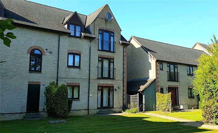 2 Bedroom Flat For Sale In Ducklington Lane, Witney, Oxfordshire, OX28