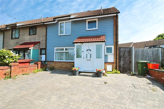 3 Bedroom Semi-detached House For Sale In Rectory Park Drive, Basildon, Essex, SS13