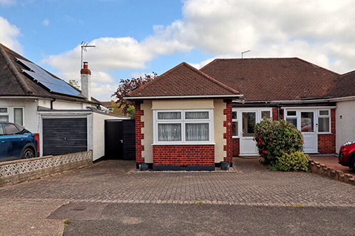 2 Bedroom Semi-Detached Bungalow For Sale In Leigh Heights, Hadleigh, Benfleet, Essex, SS7