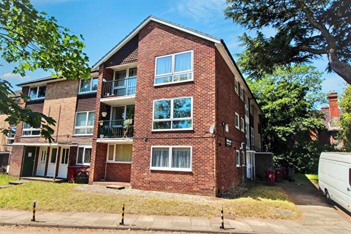 2 Bedroom Apartment For Sale In Christchurch Road, Reading, RG2