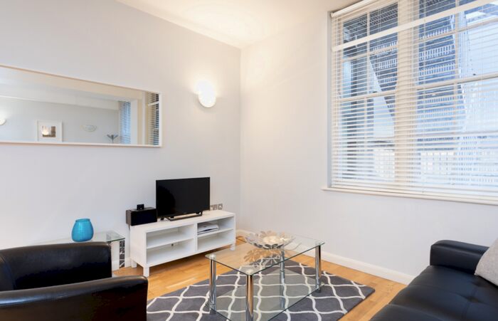 1 Bedroom House To Rent In - Groveland Court, London, London, EC4M