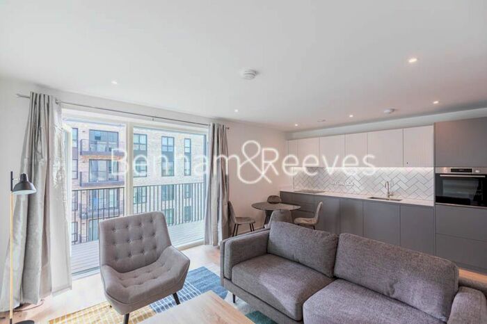 1 Bedroom Flat To Rent In Greenleaf Walk, Southall UB1