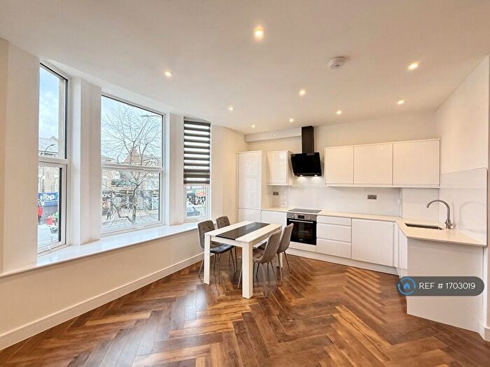 2 Bedroom Flat To Rent In Rushey Green, London, SE6