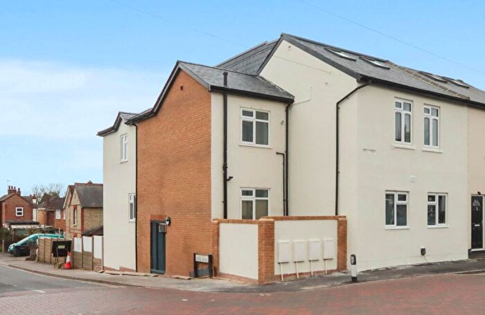 3 Bedroom Flat To Rent In Rye Road, Hoddesdon, EN11