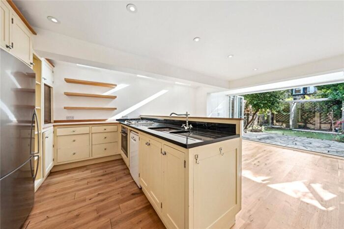 4 Bedroom House To Rent In Hillier Road, SW11