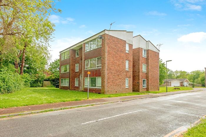 1 Bedroom Flat For Sale In Longbridge Road, Horley, RH6