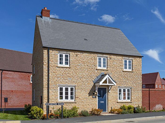 3 Bedroom Detached House For Sale In Rochester Road, Towcester, NN12