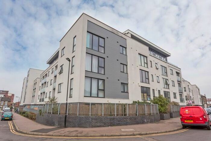 2 Bedroom Flat To Rent In Hillyfield, London E17