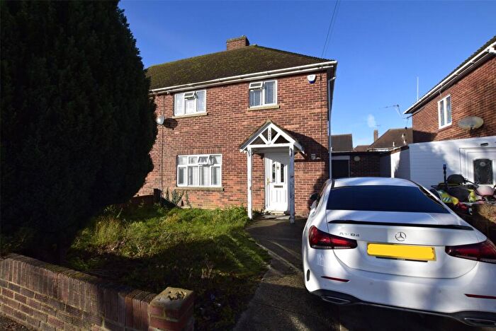 3 Bedroom Semi Detached House For Sale In Havering Road, Romford, Essex, RM1