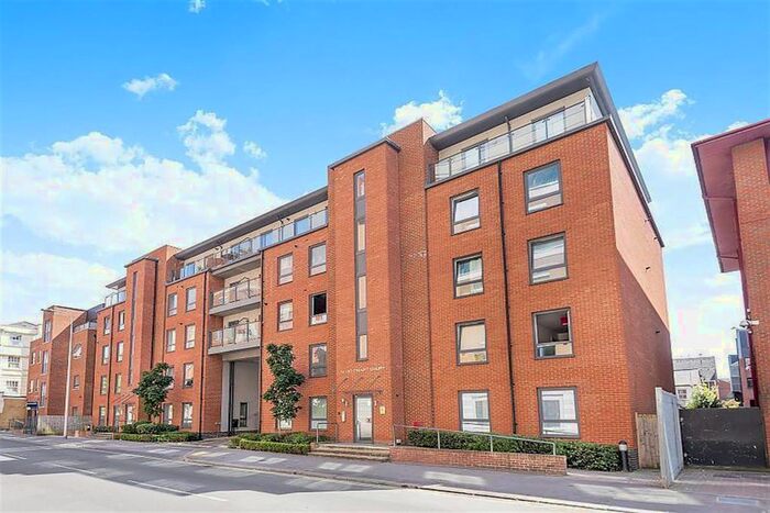 2 Bedroom Flat To Rent In Friary Court, Reading, RG1