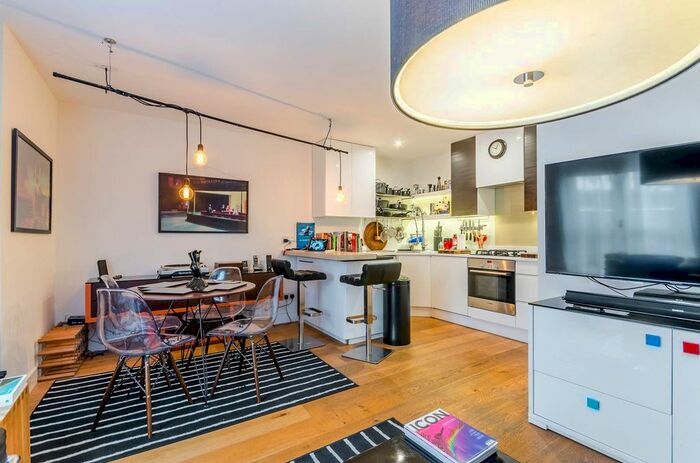 2 Bedroom Flat To Rent In Southville, Vauxhall, London, SW8