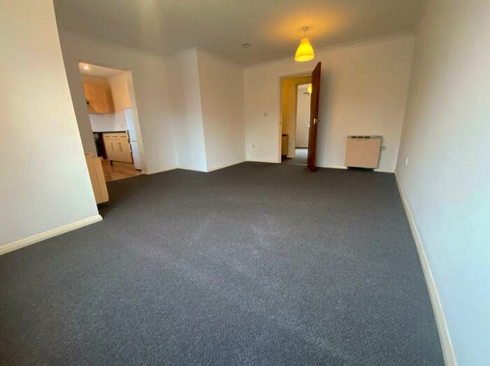 2 Bedroom Flat To Rent In Barnes Court, Whitley Mead, BS34