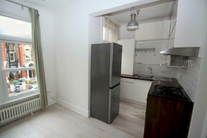 2 Bedroom Flat To Rent In Halesworth Road, London, SE13