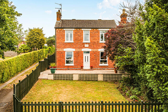 3 Bedroom Detached House For Sale In Bath Road, Stroud, GL5