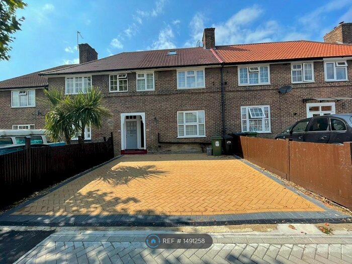4 Bedroom Terraced House To Rent In Downham Way, Bromley, BR1