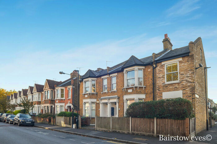 Flat To Rent In Addison Road, Walthamstow Village, E17