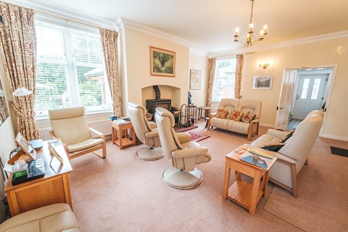 6 Bedroom Detached House For Sale In Tunstall, DL10