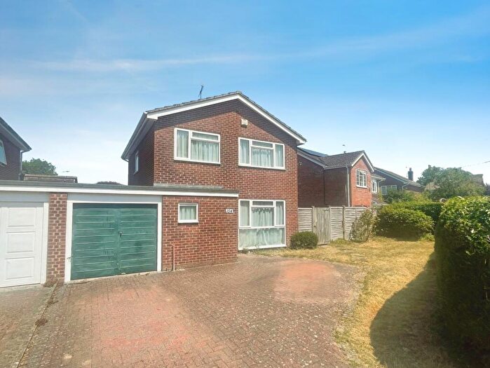 3 Bedroom Detached House For Sale In Kestrel Road, Basingstoke, Hampshire, RG22