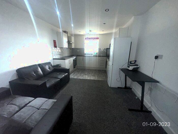 3 Bedroom Flat To Rent In Roath, Cardiff, CF24