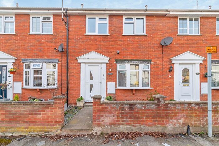 3 Bedroom Terraced House For Sale In Stuart Close, Bletchley, Milton Keynes, Buckinghamshire, MK2