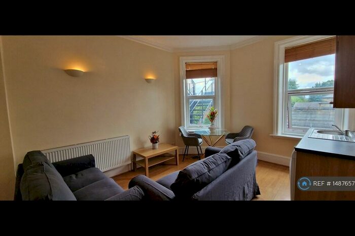 2 Bedroom Flat To Rent In Bennett Road, Leeds, LS6