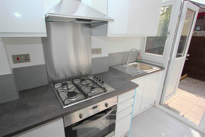 2 Bedroom Flat To Rent In The Highway, Wapping, London, E1W