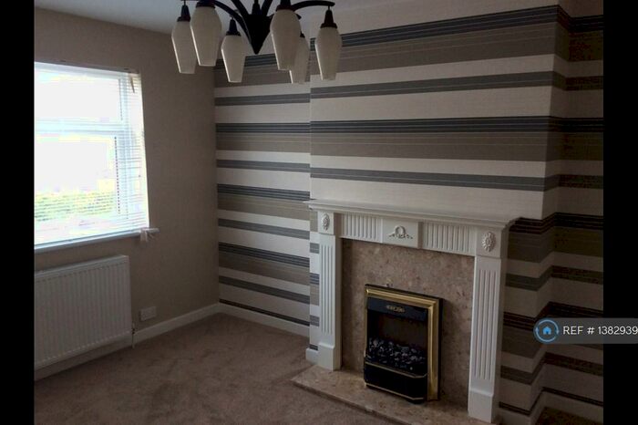 2 Bedroom Flat To Rent In West Terrace, Eastbourne, BN21