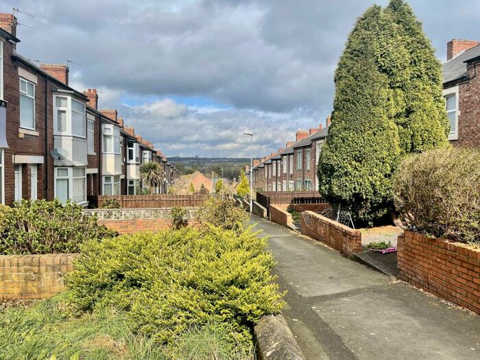 3 Bedroom Flat To Rent In Axwell Terrace, Newcastle Upon Tyne, NE16