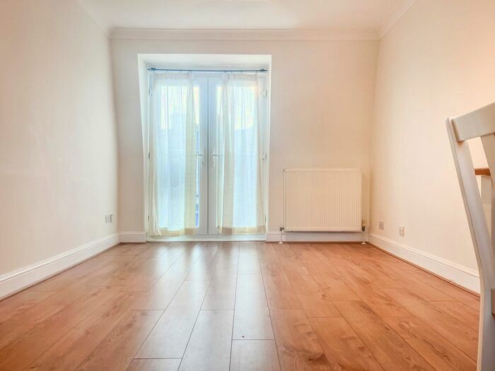 1 Bedroom Flat To Rent In Coombe Road, Kingston Upon Thames, KT2