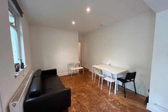 1 Bedroom Terraced House To Rent In Colum Road Cardiff, CF10