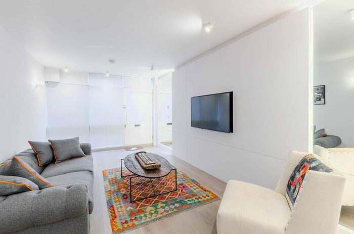 2 Bedroom Flat To Rent In Bryanston Mews East, Marylebone, London, W1H