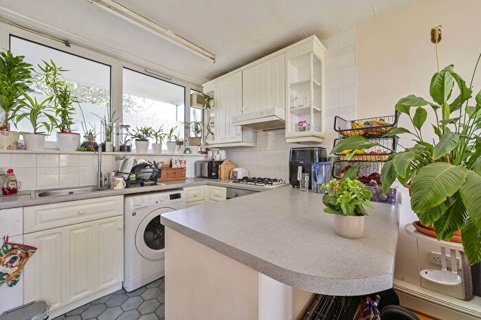 1 Bedroom Flat To Rent In Winterfold Close, Southfields, London, SW19