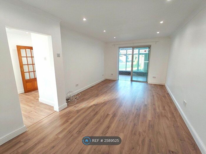 3 Bedroom Semi-Detached House To Rent In Birch Row, Bromley, BR2