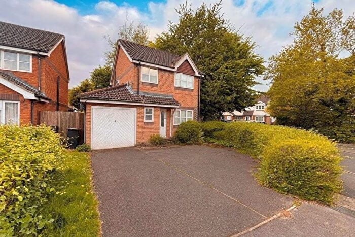 3 Bedroom Detached House To Rent In Knaphill, Woking, Surrey, GU21