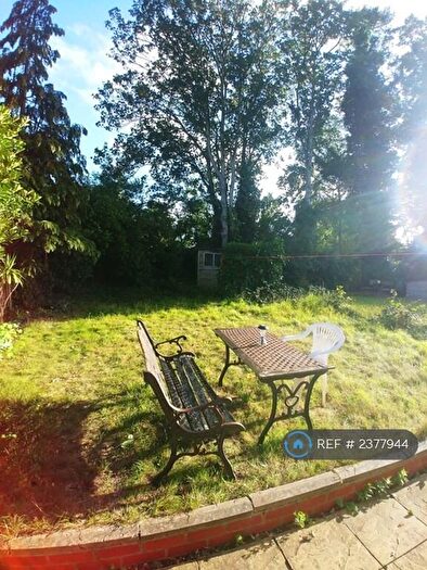 3 Bedroom Flat To Rent In Granville Park, London, SE13