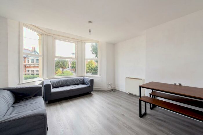 2 Bedroom Apartment To Rent In Poppleton Road, Leytonstone, London, E11