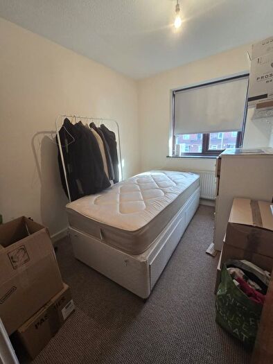 2 Bedroom Flat To Rent In Cricklewood Lane, London, NW2