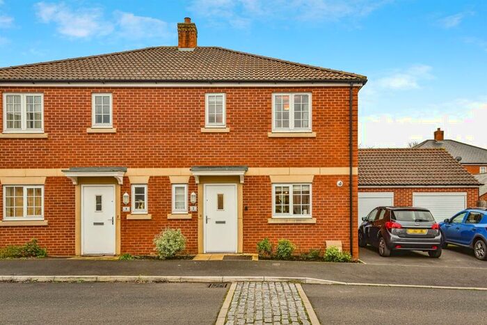 3 Bedroom Semi-Detached House For Sale In Wordsworth Way, Devizes, SN10