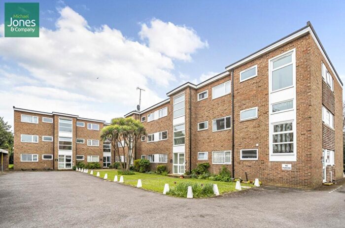 1 Bedroom Flat To Rent In Llandaff Court, Downview Road, Worthing, BN11