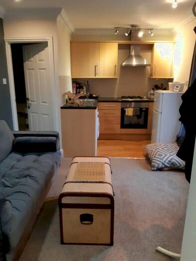 Studio To Rent In Penge Road, London SE25