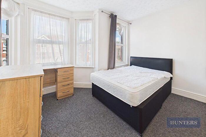 5 Bedroom Semi-Detached House To Rent In Newcombe Road, Southampton, SO15