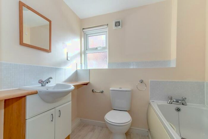 2 Bedroom Apartment To Rent In Padbury Drive, Banbury, OX16