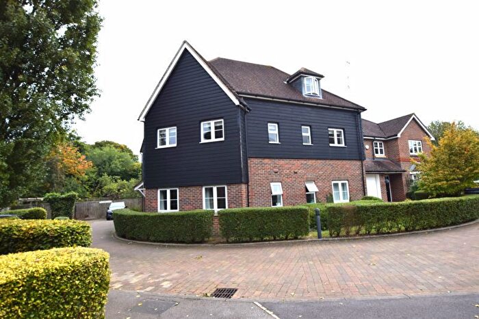 2 Bedroom Flat To Rent In Chairmakers Close, Princes Risborough, HP27