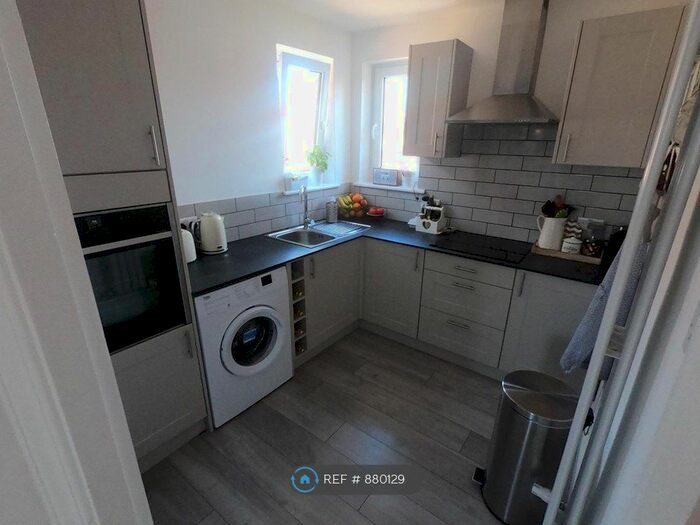 1 Bedroom Flat To Rent In Heath Road, London, TW3
